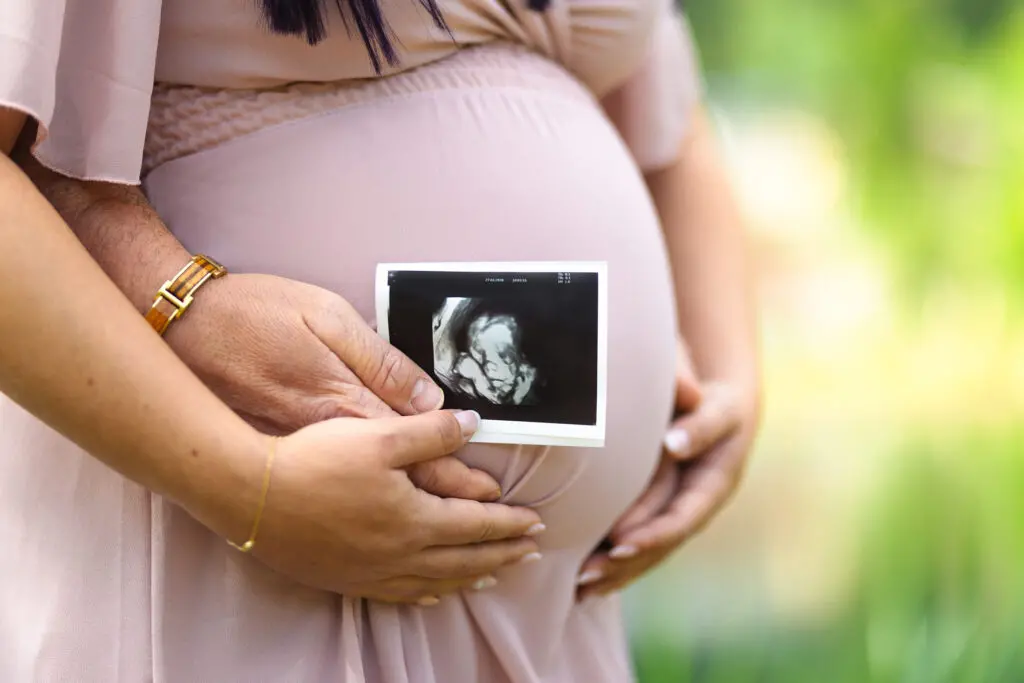 Babybauchbilder-Schwangerschaft-am-See