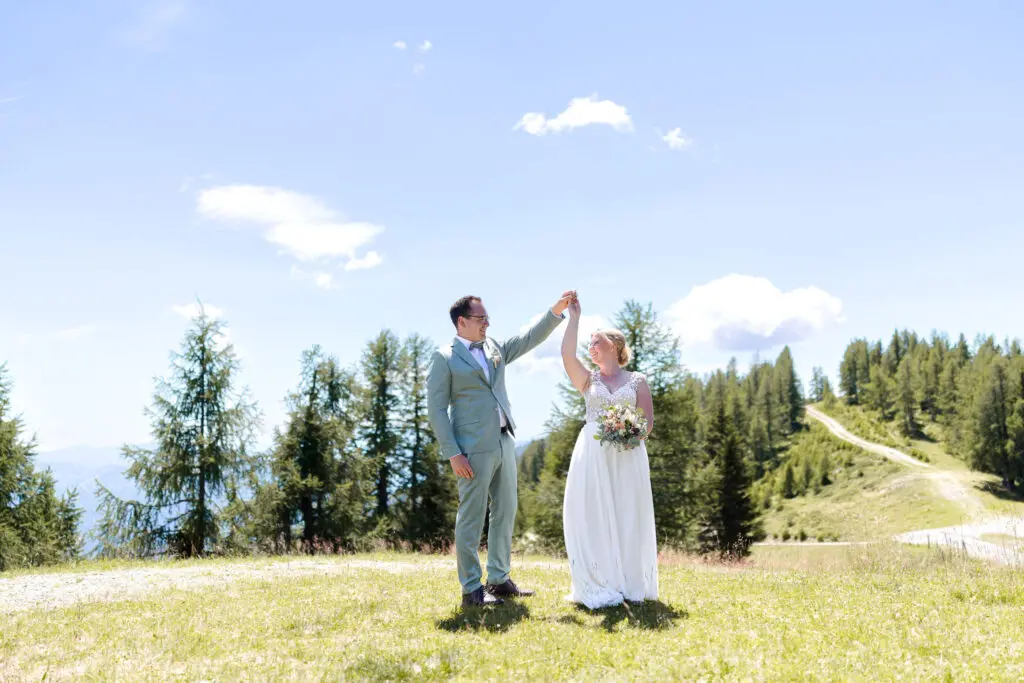 Hochzeitsfotografie-Brautpaarshooting-in-den-Alpen