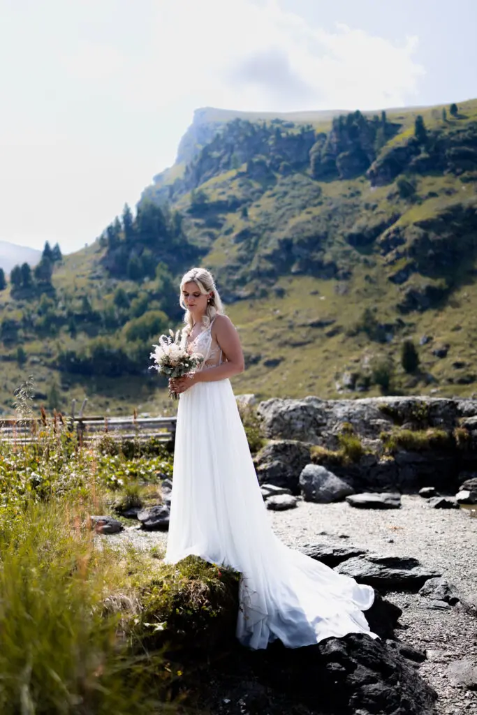 Hochzeitsfotoshooting-am-Berg-in-den-Nockbergen-Braut