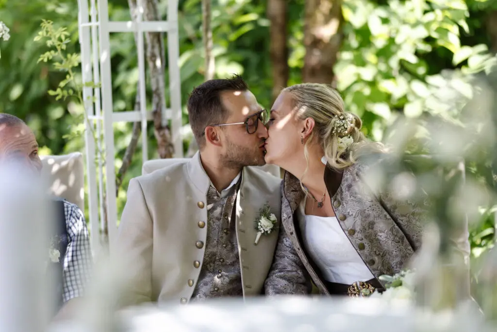 Trauung-im-Garten-Hochzeitsfotografie-Kärnten